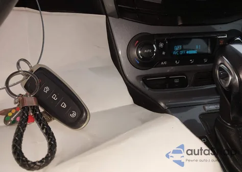 2013 Ford Focus Titanium z USA, uszkodzony, nr VIN 1FADP3N23DL186393